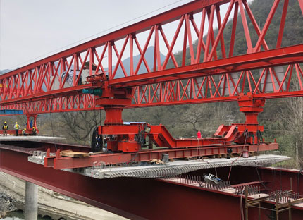 1000-ton beam lifting machine