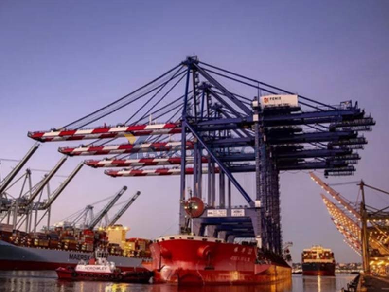 Crane-Equipment-Warehouse-In-The-Port-Transportation-Industry-3