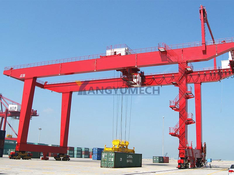 Crane-Equipment-Warehouse-In-The-Port-Transportation-Industry-4